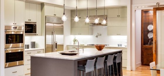 kitchen with pendant lights 1021x580 1